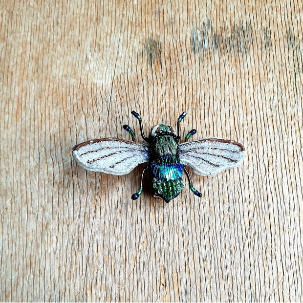 Trovelore sagė pievų bitė