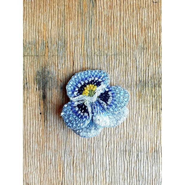 Trovelore sagė mėlynžiedė našlaitė