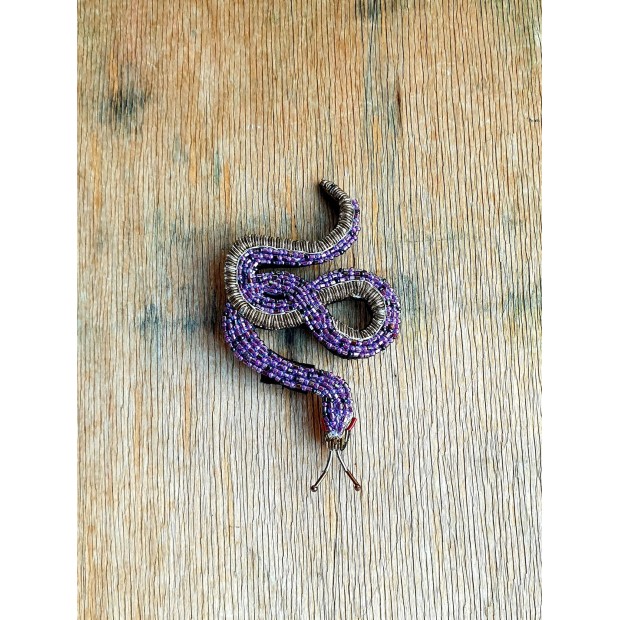 Trovelore sagė ametisto spalvos gyvatė